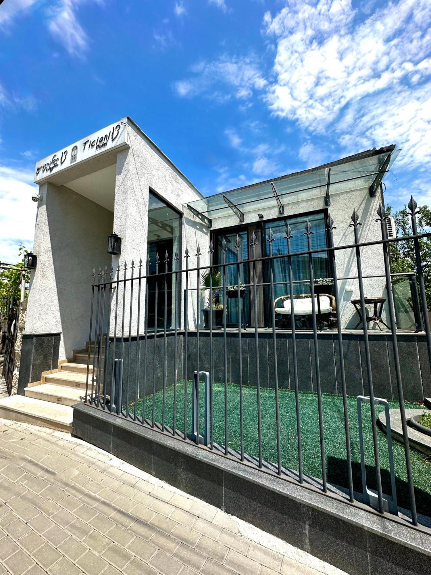 Hotel Ticiani 13 Kutaisi Exterior photo